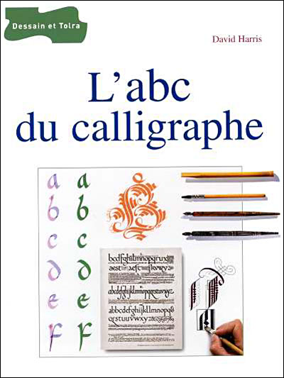 La couverture du livre L'ABC du calligraphe de David Harris où on voit plusieurs écritures avec différentes plumes et calames